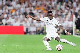 英媒：斯维拉尔不满意罗马的续约报价，切尔西、曼城对他最感兴趣.